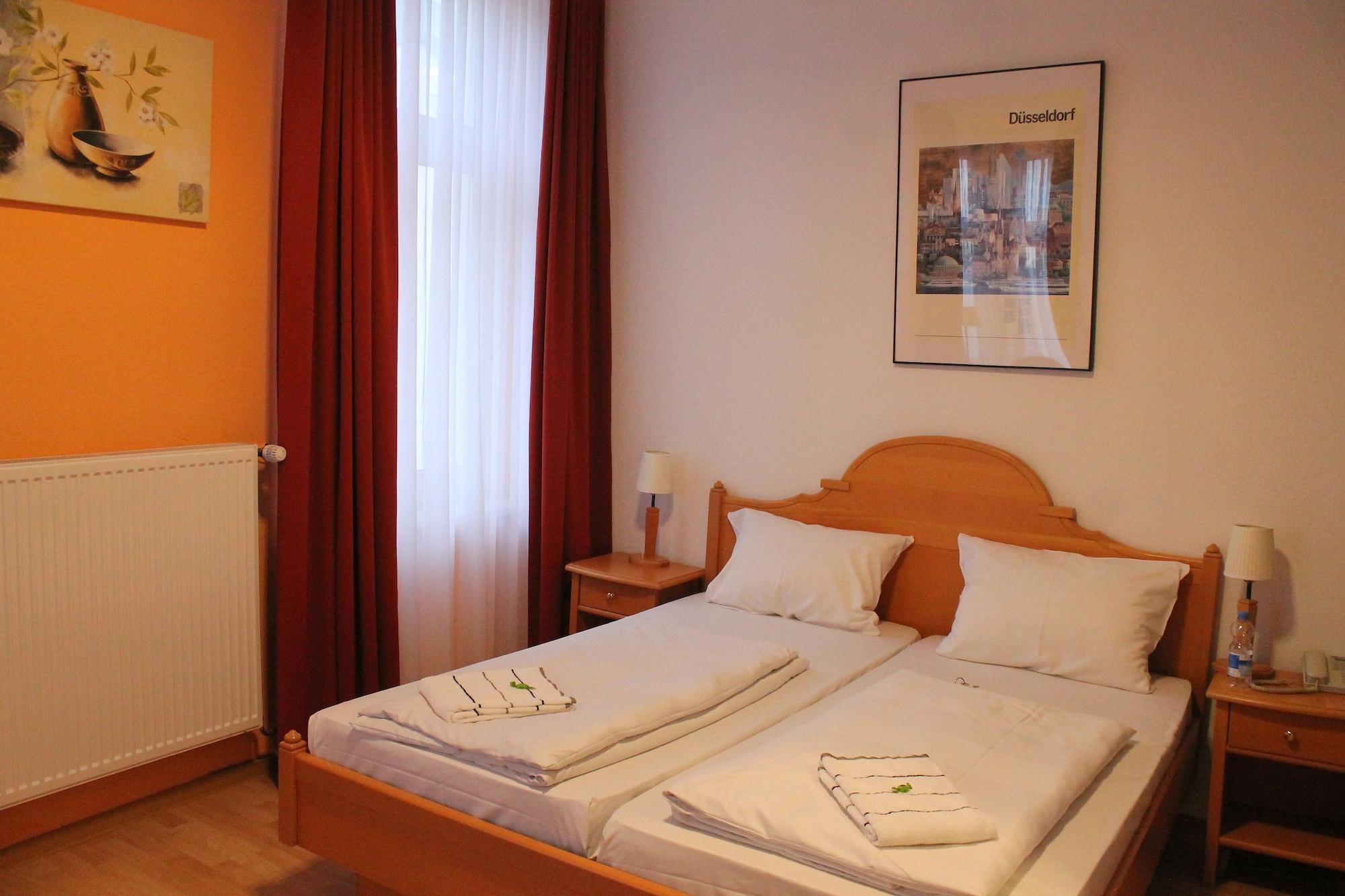 Hotel Weidenhof Дюссельдорф Экстерьер фото