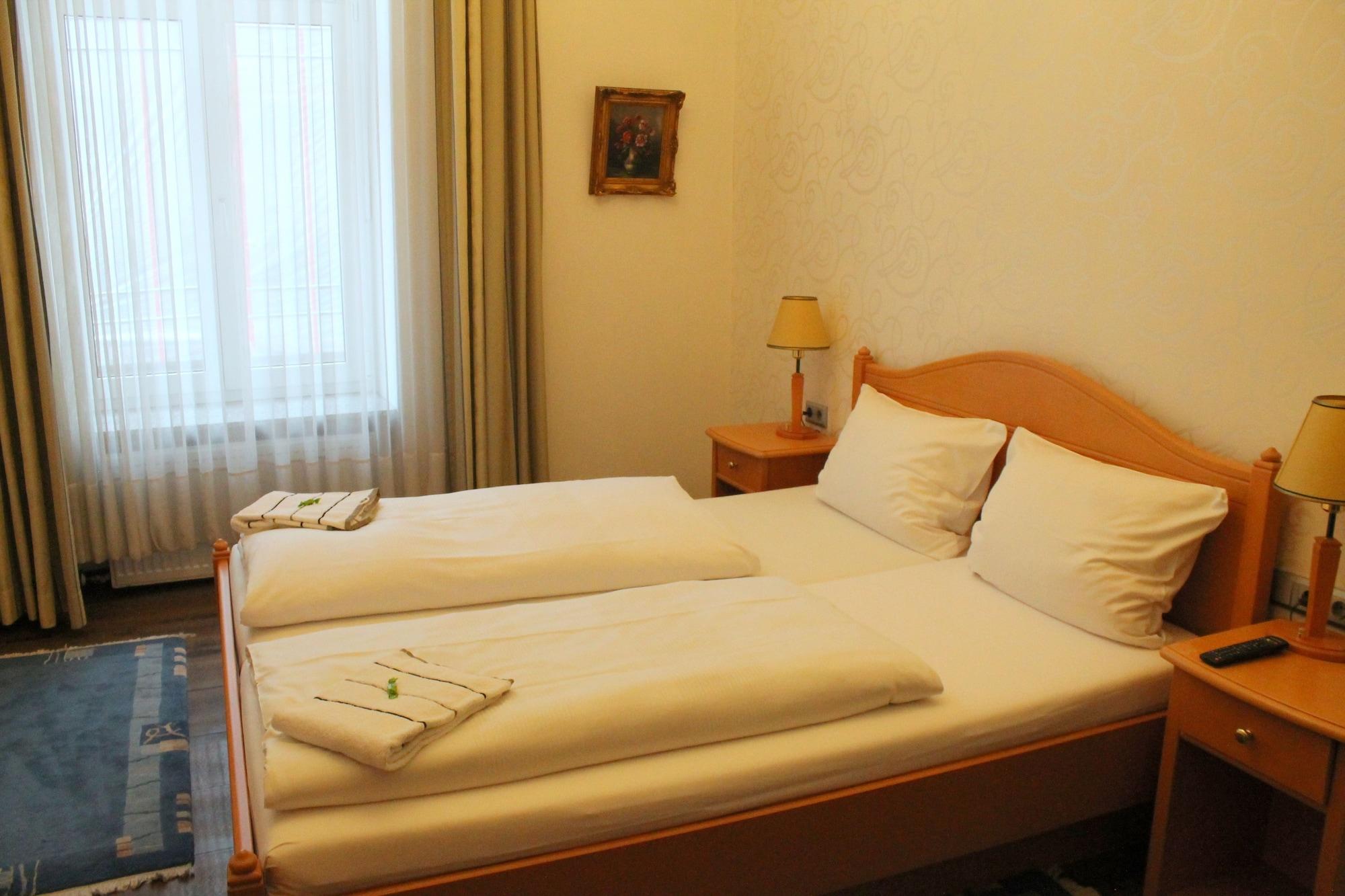 Hotel Weidenhof Дюссельдорф Экстерьер фото